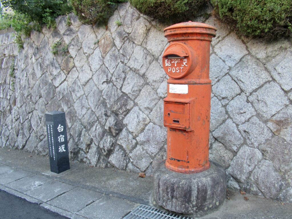 レトロなポスト – ほどよく絶妙とりで