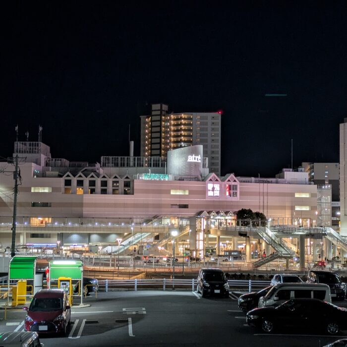 駅前の夜景