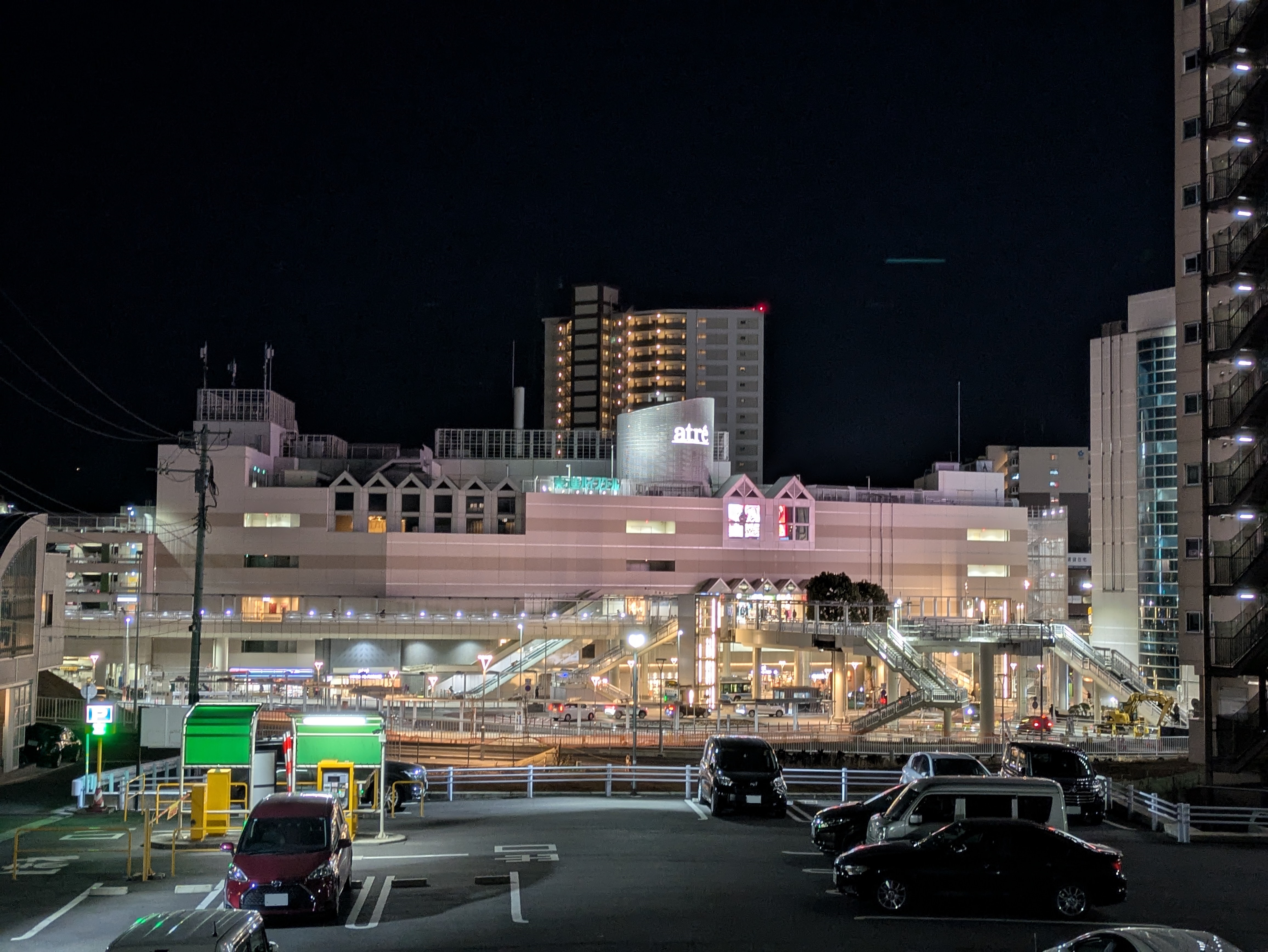 駅前の夜景