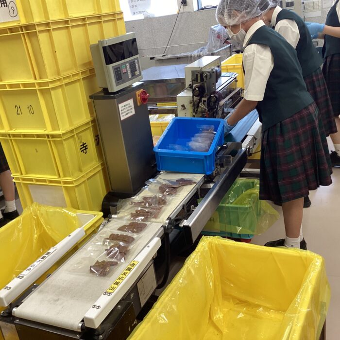 干しいもクッキー入りチョコレートバーを製造