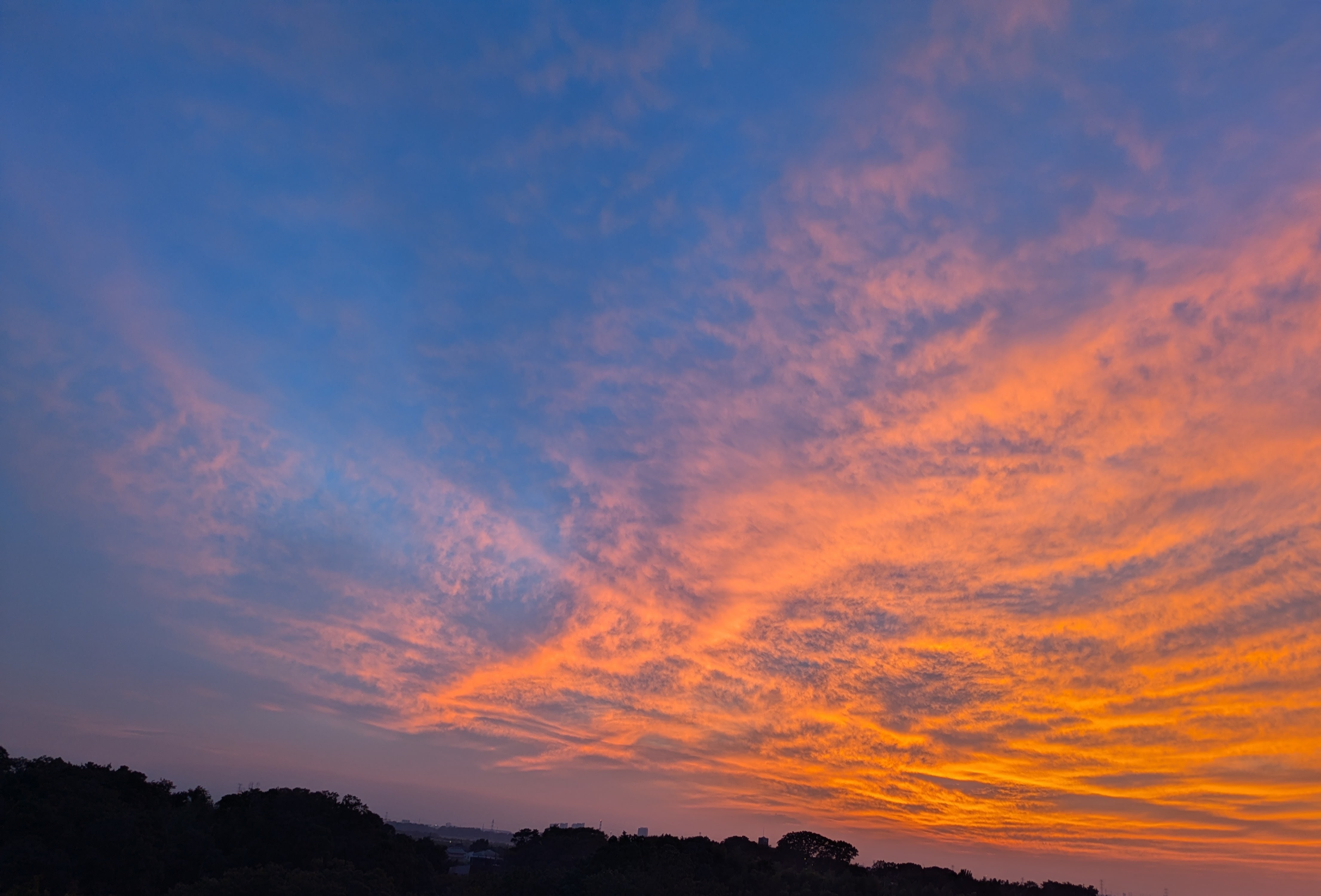 燃える取手の空