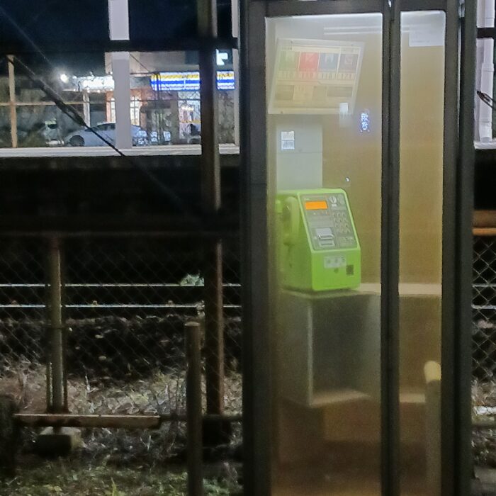 片隅でまだ踏ん張ってます。