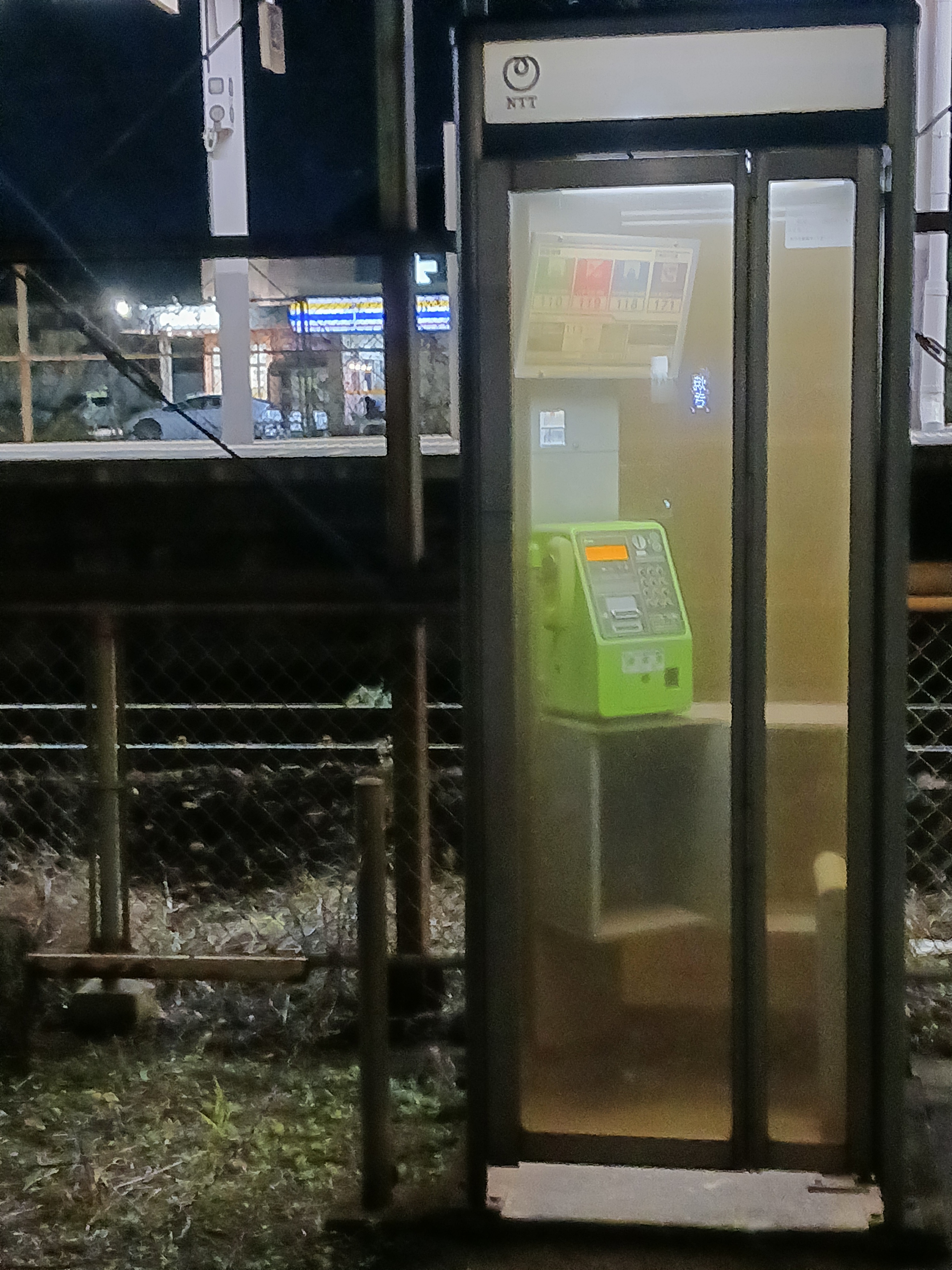 片隅でまだ踏ん張ってます。