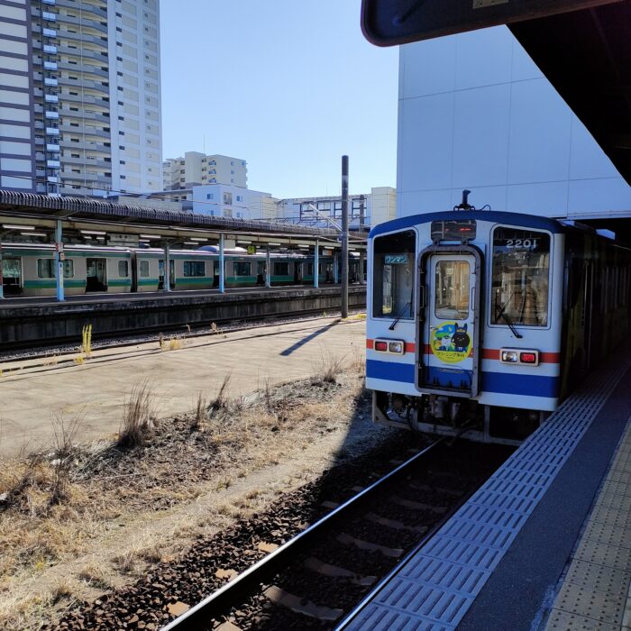 関東鉄道とJRが並ぶ取手駅