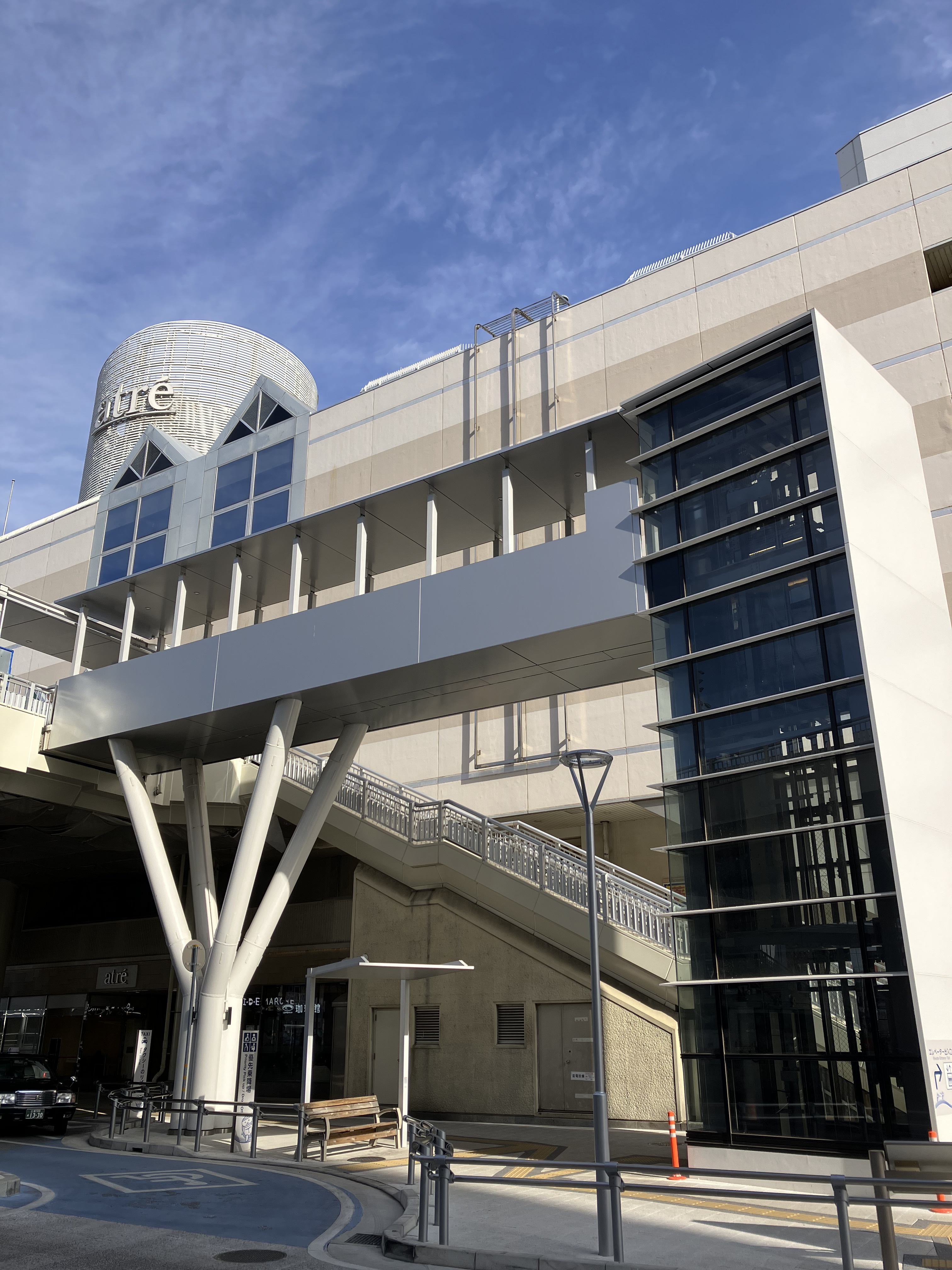 外から見た取手駅西口