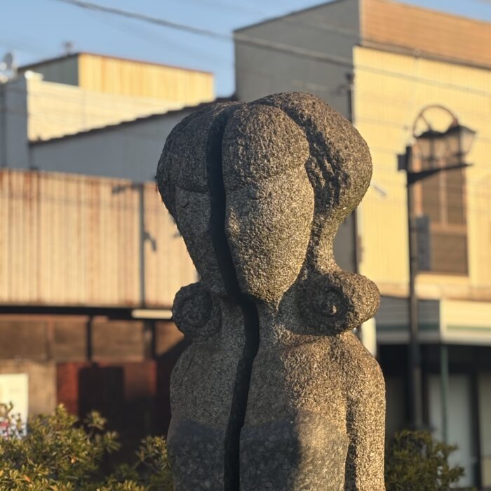 新取手駅前の美女