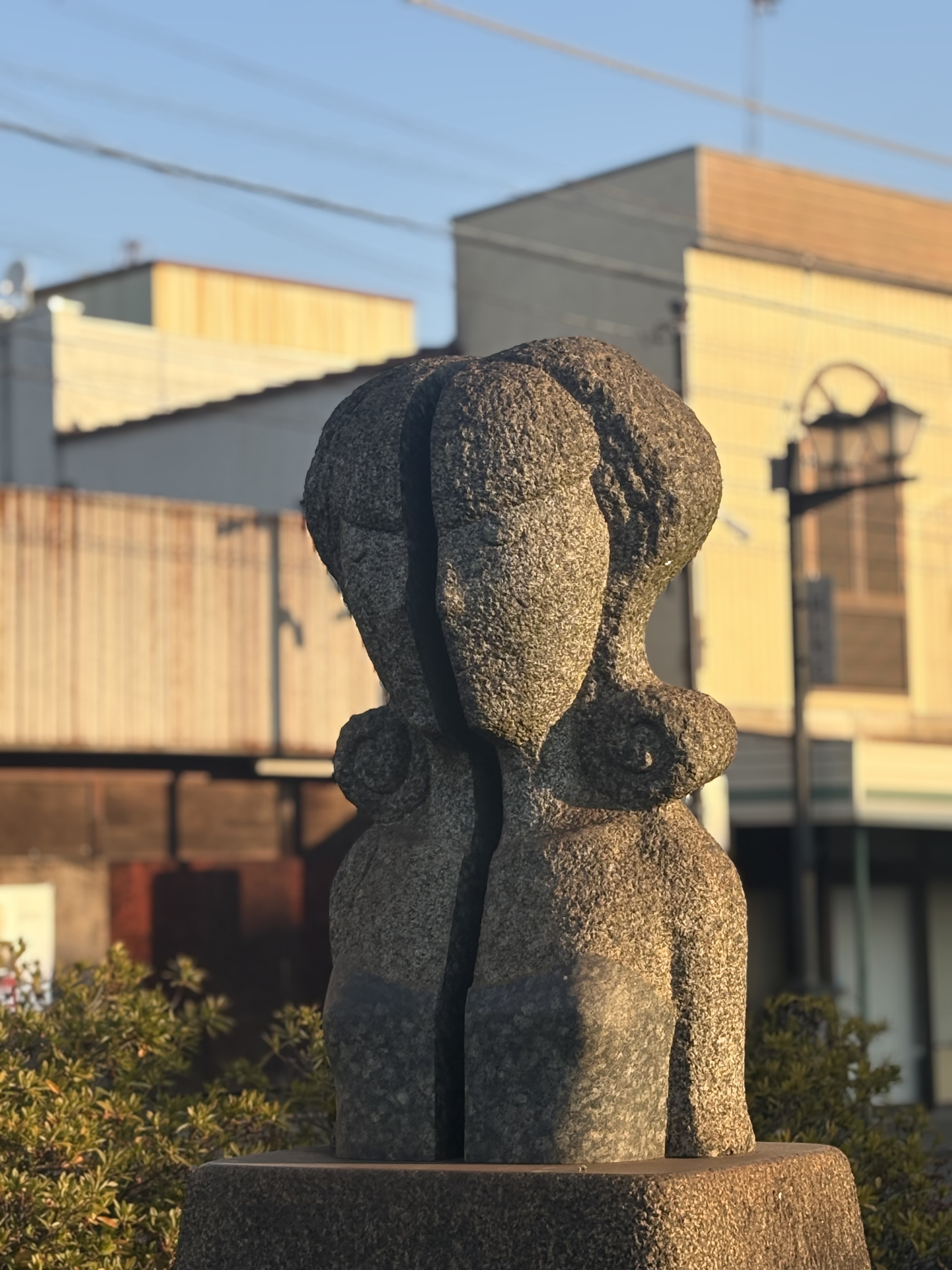 新取手駅前の美女