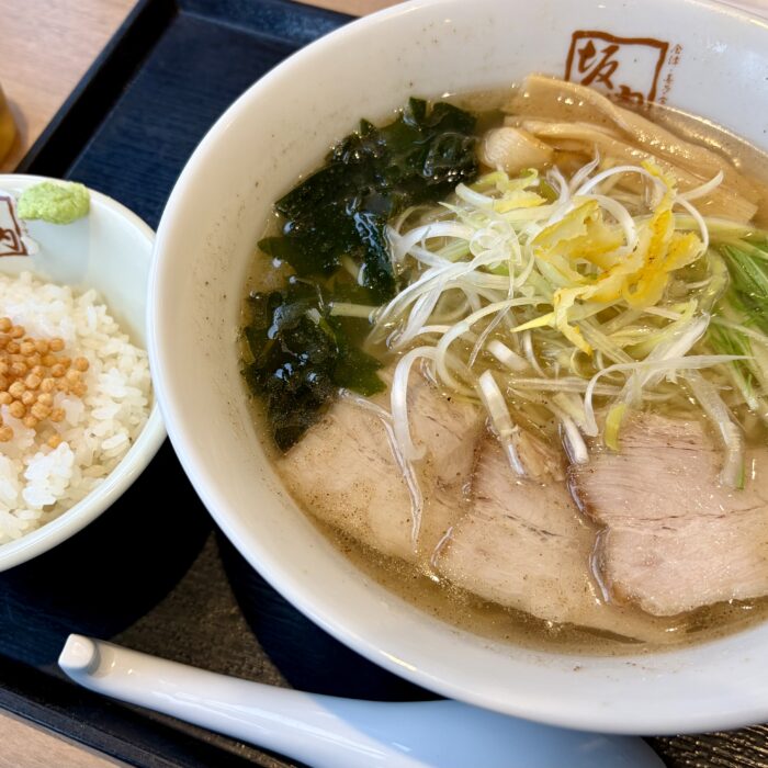 冷えたからだに沁みる！坂内のあごだし塩ラーメン