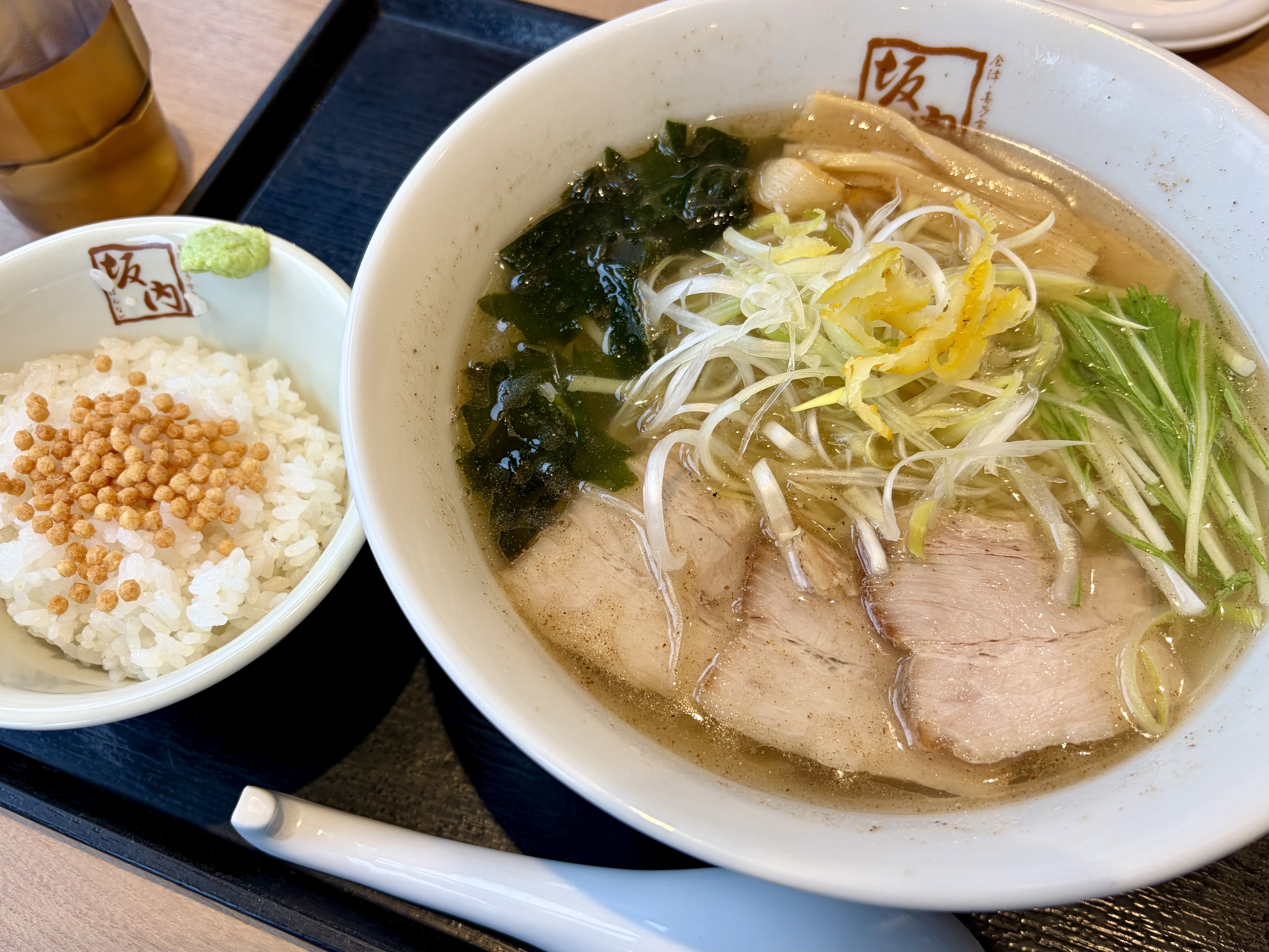 冷えたからだに沁みる！坂内のあごだし塩ラーメン