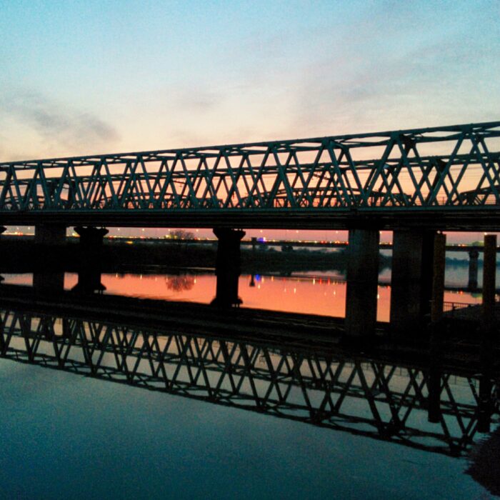 夕暮れの橋
